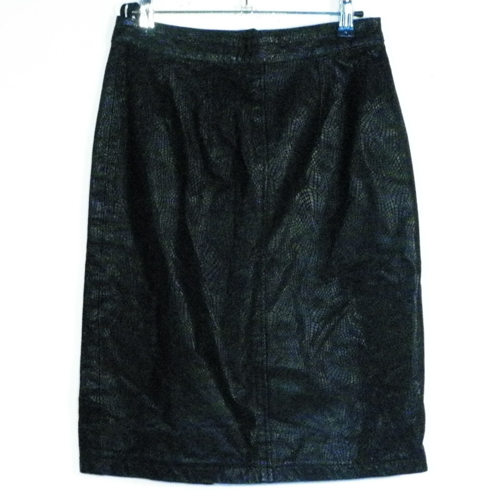Acheter Jupe En Cuir Noire Taille Estimée 36. Bon état - 10,50 € Jupe En Cuir Noire Taille Estimée 36. Bon état - reconditionné disponible sur Label Emmaüs